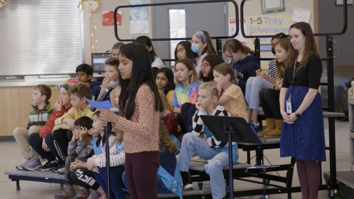 🇺🇸 #SunnyHillsElementary students and staff honored veterans this week with a musical salute, narrated veteran stories a photo montage &amp; more. Watch highlights from their assembly here: 
youtu.be/tZY379fNoMA

#ThankYouVeterans 
#VeteransDay2022
#IssaquahSchoolDistrict