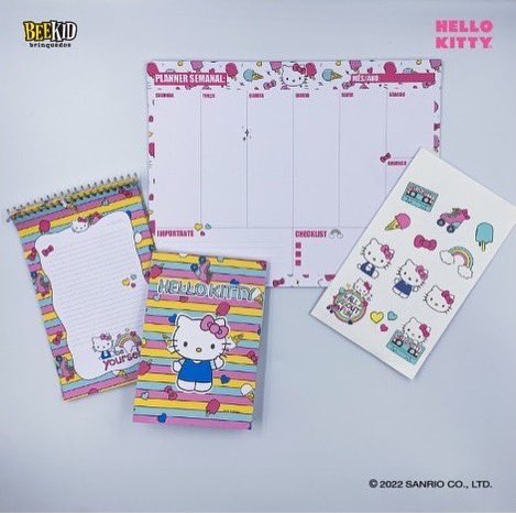 Beekidbrinquedo's tweet photo. Se existe algum Kit Papelaria mais fofo que esse, a gente desconhece!

Gostaram? Conta pra gente!

https://t.co/9CL9OCh9rn

#hellokitty #hellokittyfans 
#hellokittycafe #hellokittycollection 
#hellokittylover #hellokitty 
#hellokittyaddict #kittyobsessed #hellokittyforever https://t.co/6HAuGmGmyN