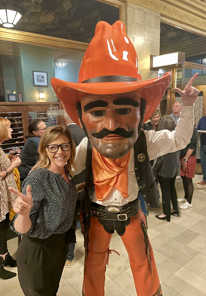 becki_devore's tweet photo. Thanks for the 📸 #pistolpete The @TulsaPressClub knows how to party! Congratulations Andrea and Mike! https://t.co/Y96Q5WZVie