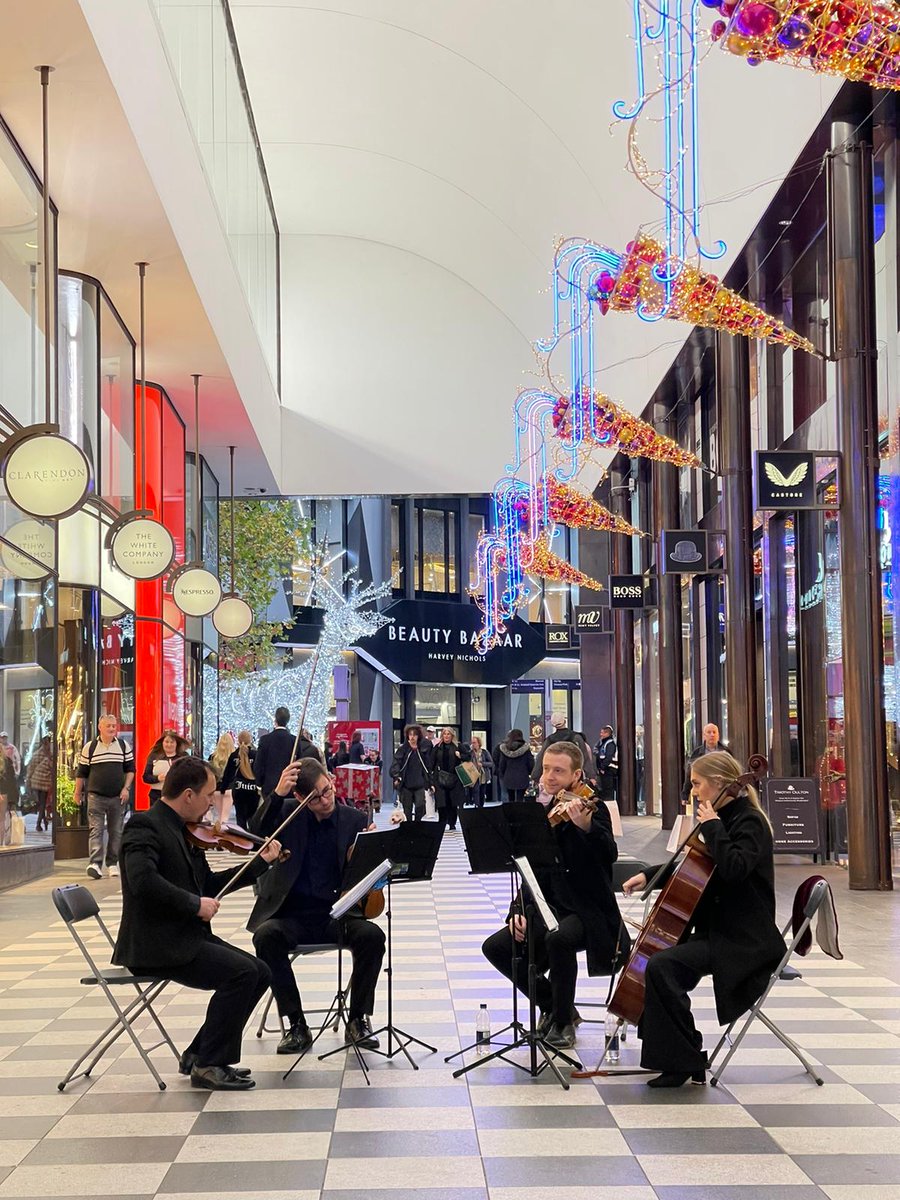 Liverpool_ONE's tweet photo. 𝘾𝙝𝙧𝙞𝙨𝙩𝙢𝙖𝙨 𝙎𝙩𝙖𝙧𝙩𝙨 𝙃𝙚𝙧𝙚!

Santa says it's time to celebrate!

Have you seen our new tree? Or bumped into a gingerbread man or two? Watch out for those naughty elves! https://t.co/e9j93k8Tdk