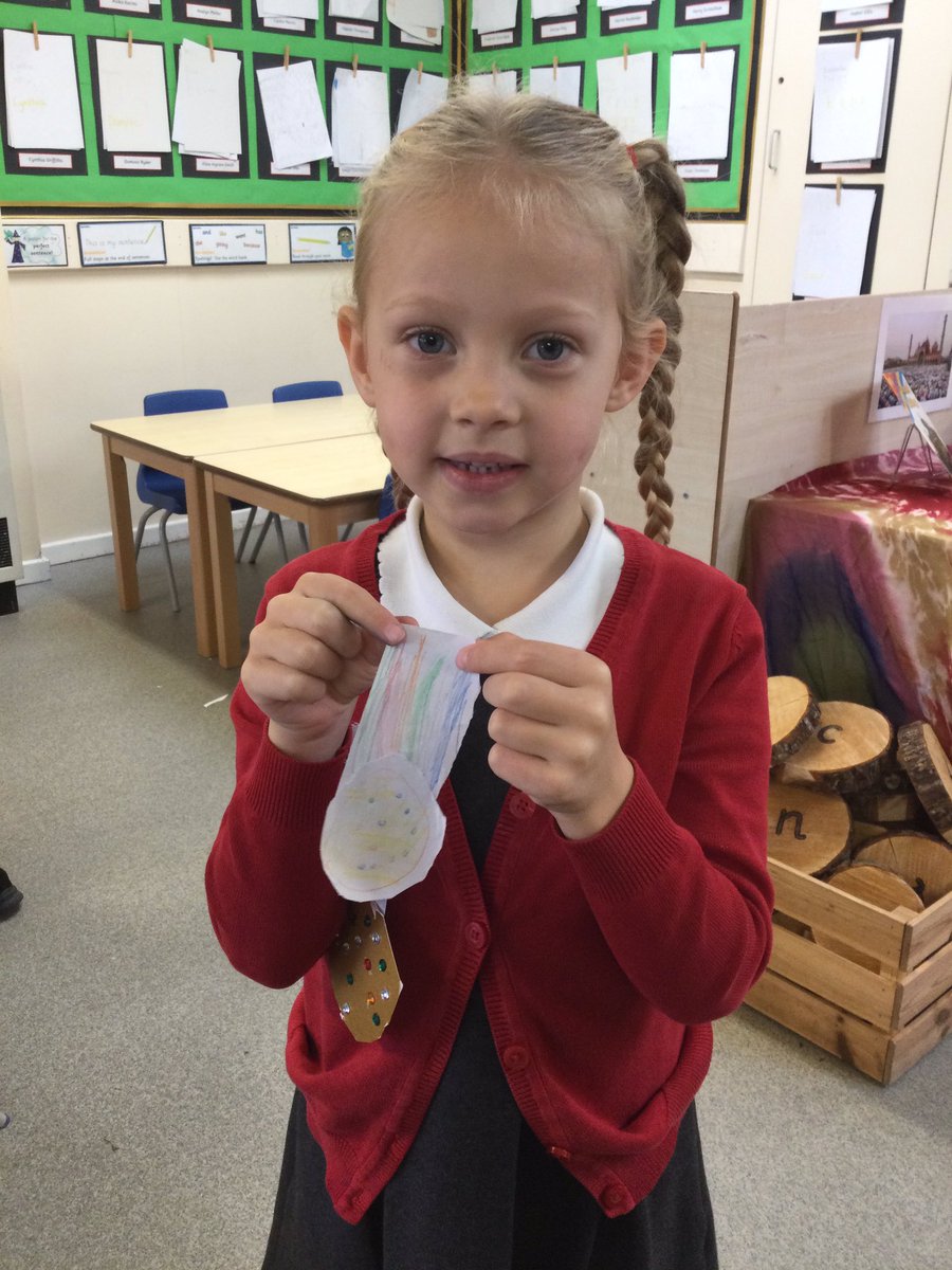 Wrenthorpe_EYFS's tweet photo. Children in Reception have been superstars today. They listened very carefully to find out why we wear poppies and why Remembrance Day is important. They asked some really mature questions and discussed a time when they had been brave. All children worked hard to make a medal🏅 https://t.co/EOE33COslQ