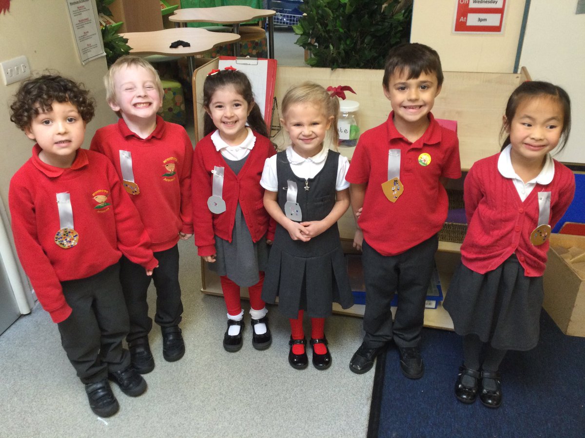 Wrenthorpe_EYFS's tweet photo. Children in Reception have been superstars today. They listened very carefully to find out why we wear poppies and why Remembrance Day is important. They asked some really mature questions and discussed a time when they had been brave. All children worked hard to make a medal🏅 https://t.co/EOE33COslQ