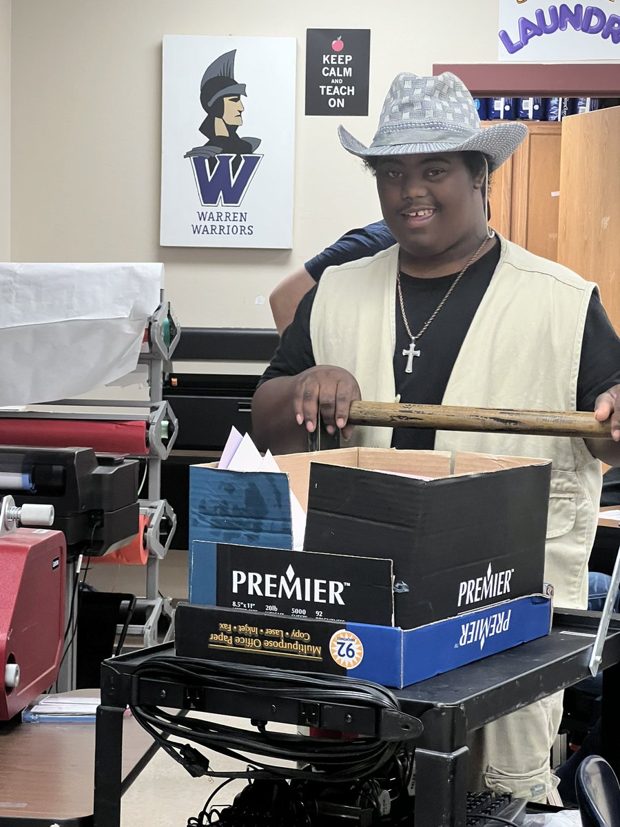 SETransition's tweet photo. Can't say enough how we love spending time with students, especially those who are working towards independence for the future!  Thank you @msierra831 from @NISDWarren for allowing me to talk with you, your students &amp; even a parent. Good things are happening at Warren! 💜🖤💜 https://t.co/BVNKkhu10X