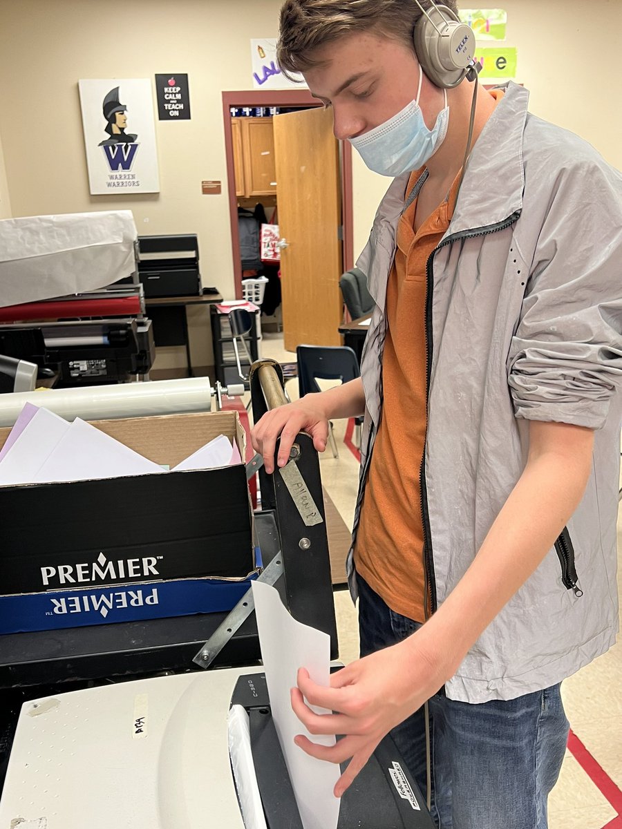 SETransition's tweet photo. Can't say enough how we love spending time with students, especially those who are working towards independence for the future!  Thank you @msierra831 from @NISDWarren for allowing me to talk with you, your students &amp; even a parent. Good things are happening at Warren! 💜🖤💜 https://t.co/BVNKkhu10X