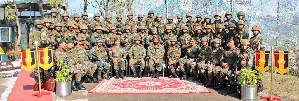 Whiteknight_IA's tweet photo. Lt Gen Manjinder Singh, GOC, @Whitenight_IA visited Durga Batallion deployed along LOC under Poonch Brigade to compliments troops for successfully neutralizing terrorist attempts for infiltration on 03 Nov 22. https://t.co/WeVJG8UbBT