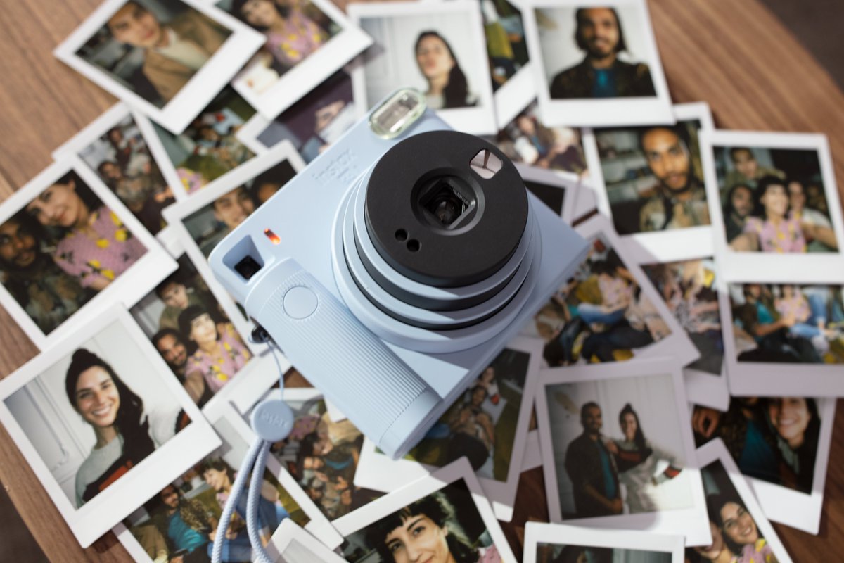 IndiaInstax's tweet photo. Always keep a smile on your face and a camera in your hand π
You never know when the perfect moment will arise π
#instantcamera #instantprinter #instantfilms #memories #moments #instaxindia #friends #friendsforever https://t.co/1p7Zin8bHn
