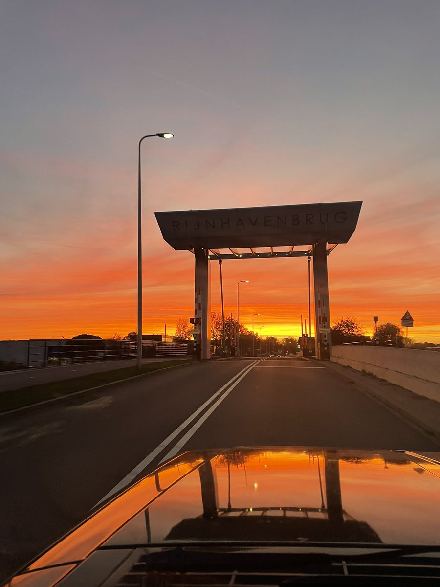 Pdejong's tweet image. Ookal is het maar een kort moment, het blijft erg mooi.