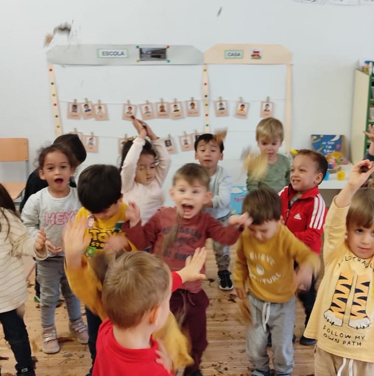 EscolaSaavedra's tweet photo. C O L O R S   D E   T A R D O R 💛🧡🤎 #creixalsaavedra #connectatalfutur https://t.co/jUO2U5tQRm