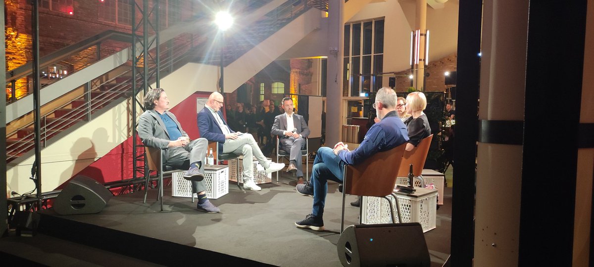 medianetbb's tweet photo. #Closingpanel auf dem PEOPLE & CULTURE FESTIVAL: Wie kann #Berlin weiterhin ein #Magnet für #Fachkräfte bleiben? @FischerSeverin @RegBerlin @BerlinPartner @gemsekretschmar @BMC_Berlin @docfranzke @MadameMafia @djane0815 @clubcommission @clubGRETCHEN #PCF22 https://t.co/ihZGeEUGlR