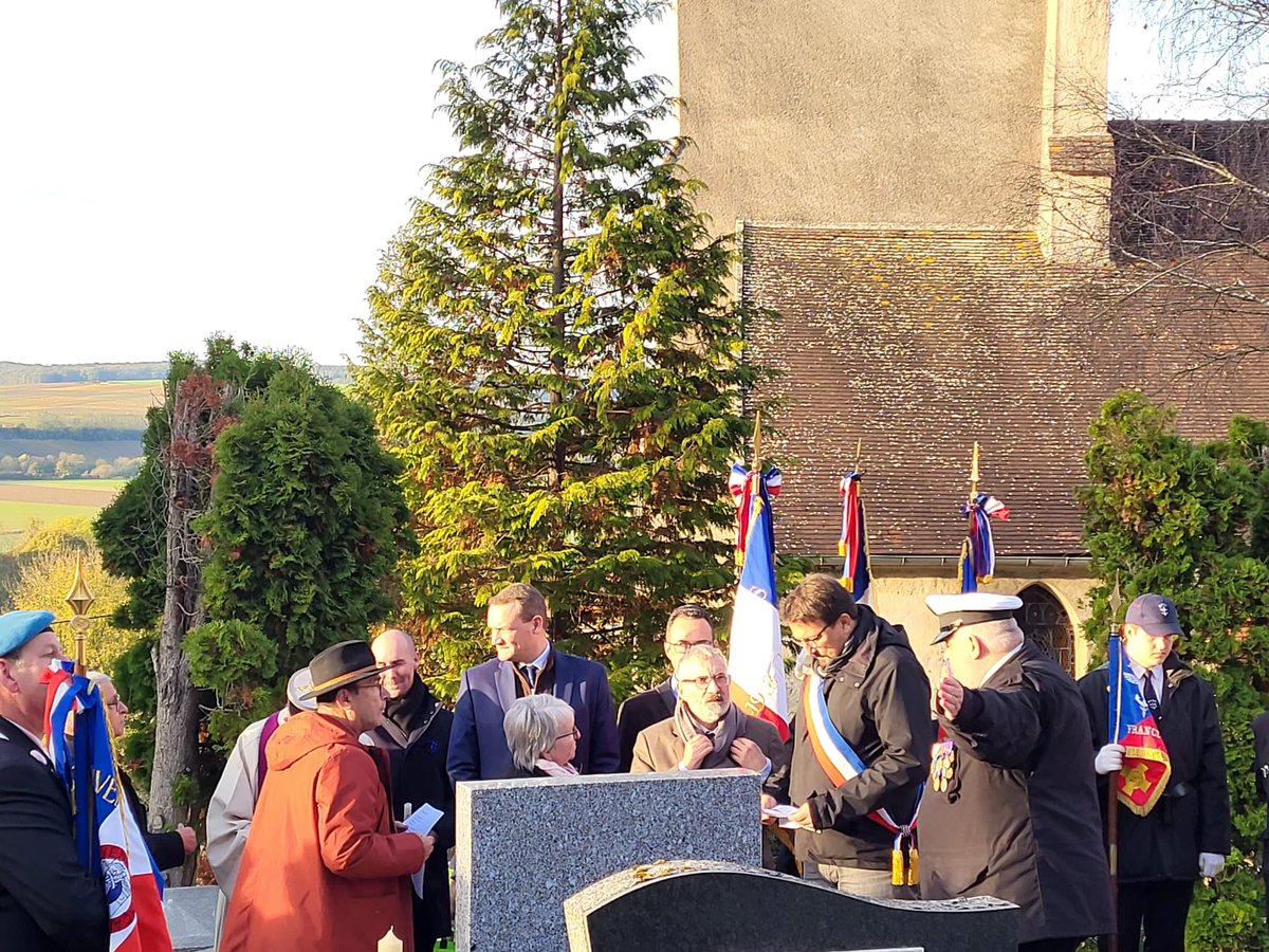 Cérémonie à Pavant avec la réhabilitation par le Souvenir Français d’une tombe en l’honneur de 6  jeunes soldats morts  lors de la 1ere guerre mondiale. Pour qu 'ils ne meurent pas une 2eme fois. Plus que jamais n’oublions pas !