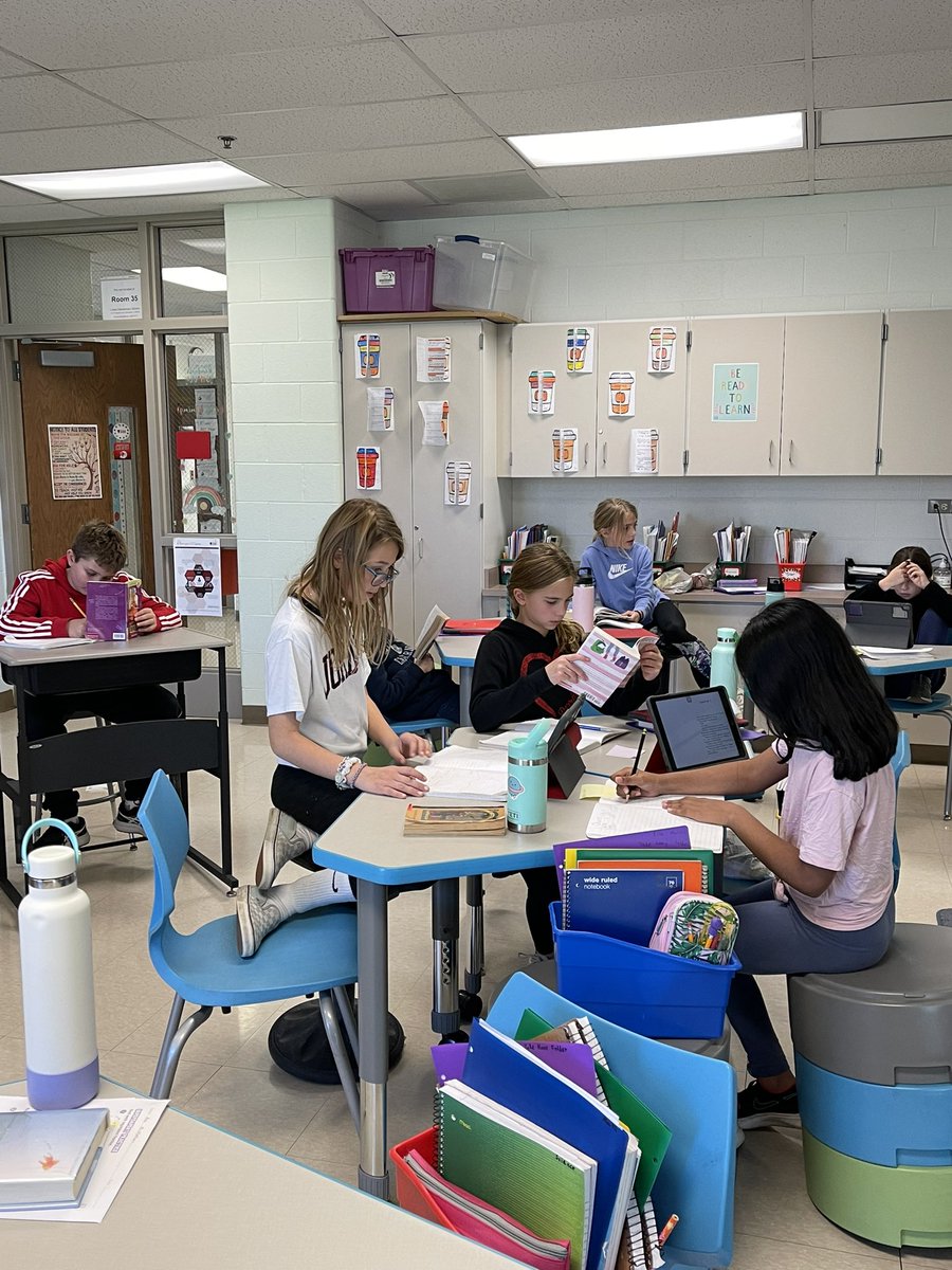 LinesDen28's tweet photo. Reading in our book clubs today. Ss are focused on taking notes and being able to use their notes for book talks. #linesdoesitwrite https://t.co/T83CyotTfp