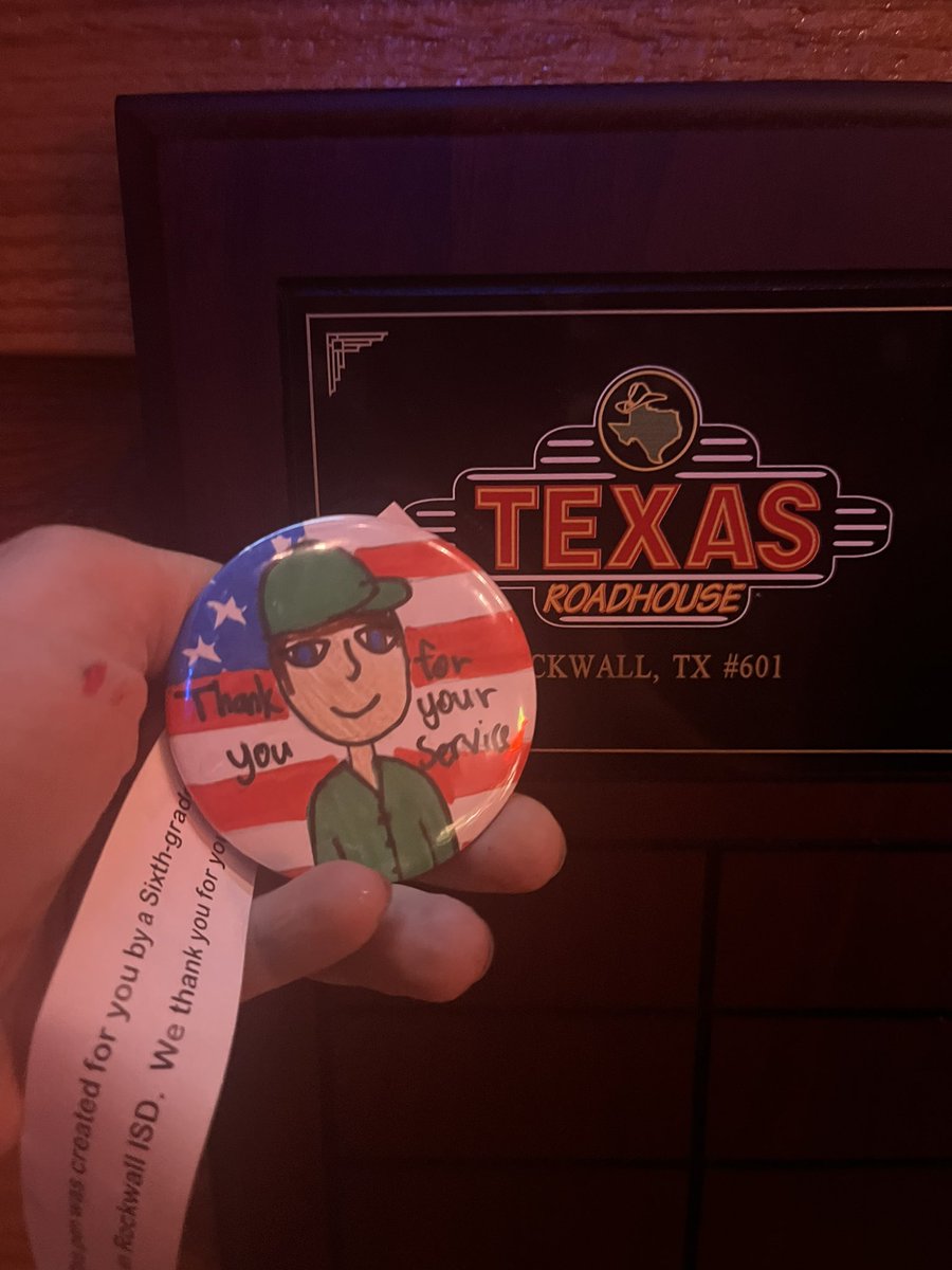 Nebbie_Artist's tweet photo. Thank you to all our Veterans!  Nebbie Artists teamed up with Texas Roadhouse of Rockwall to honor our Veterans.  #nebbieartists #nebbienation #texasroadhouse #veterans #itallstartshererockwallisd #risdfinearts https://t.co/eyPmjtHl2O