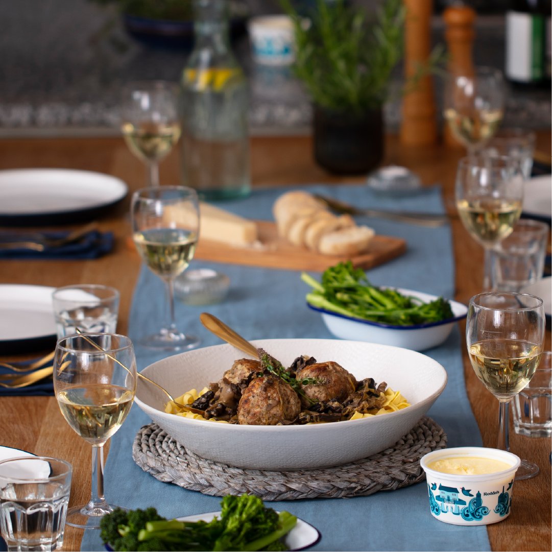 Roddas_Cream's tweet photo. Make your weekends wonderful this Autumn with Rodda's Cornish clotted cream.
Visit https://t.co/N8xm9D70gL for inspiration and pick up a pot of Rodda's clotted cream on your next shop.
#makeitspecial #autumnrecipe #weekendcooking #roddas #clottedcream https://t.co/PCCf9R0zRk