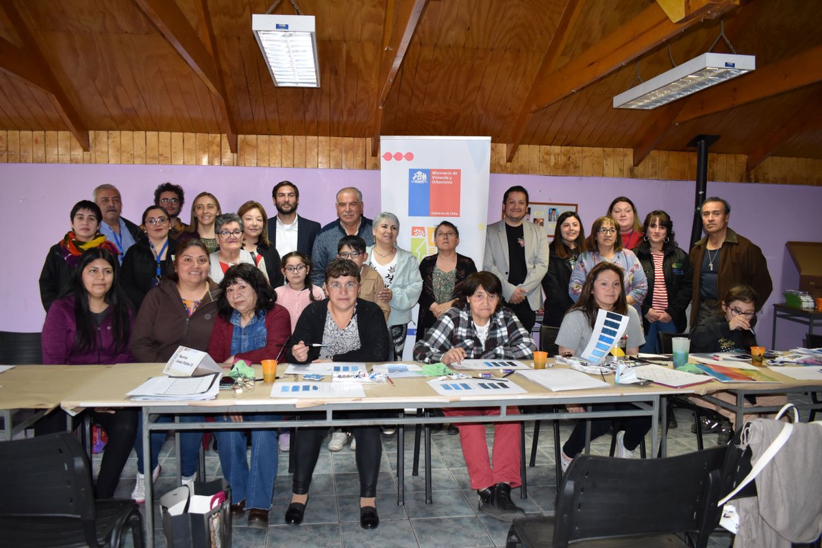 minvumagallanes's tweet photo. Felicitamos a 90 integrantes de Barrios Juan Pablo II, Camilo Henríquez y El Pingüino de Punta Arenas, que participan en los siete talleres del Programa Quiero Mi Barrio @minvu en el marco del proyecto “Arte-Recreativo” de Seremi @culturasmag y apoyo de @CasaAzuldelArte 🎤🎭🎨👏 https://t.co/YjNRGcRM6s