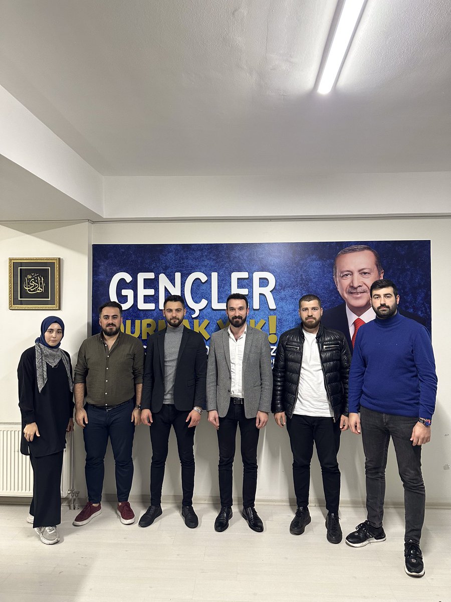 Ak Parti Ataşehir İlçe Gençlik Kolları Başkanımız Hakan Coşar’a Abdullah Gür ve İbrahim Ocak kardeşlerimle birlikte hayırlı olsun ziyaretinde bulunduk. Hakan kardeşimiz ve Ataşehir teşkilatımızın her zaman yanındayız. Rabbim muvaffak eylesin.