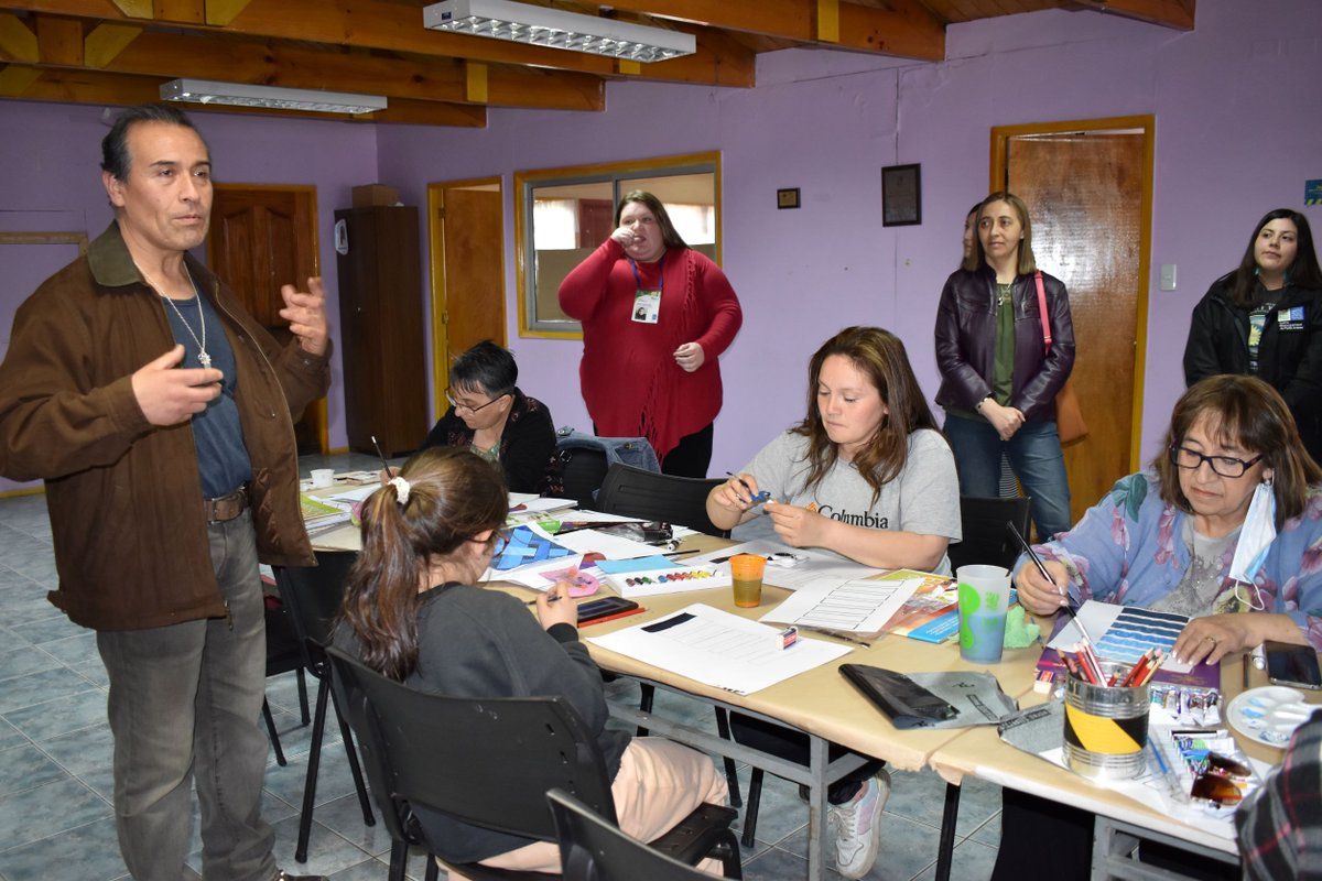 Felicitamos a 90 integrantes de Barrios Juan Pablo II, Camilo Henríquez y El Pingüino de Punta Arenas, que participan en los siete talleres del Programa Quiero Mi Barrio <a href="/minvu/">MINVU - Chile</a> en el marco del proyecto “Arte-Recreativo” de Seremi <a href="/culturasmag/">Culturas Magallanes</a> y apoyo de <a href="/CasaAzuldelArte/">Casa Azul del Arte</a> 🎤🎭🎨👏