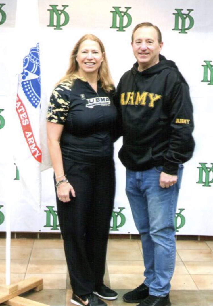 Great start to Veterans Day weekend at the York High School Veterans Day assembly! Thank you to our active duty service members, veterans and their families! Freedom is not free! 🇺🇸
Go Army! Go Dukes!