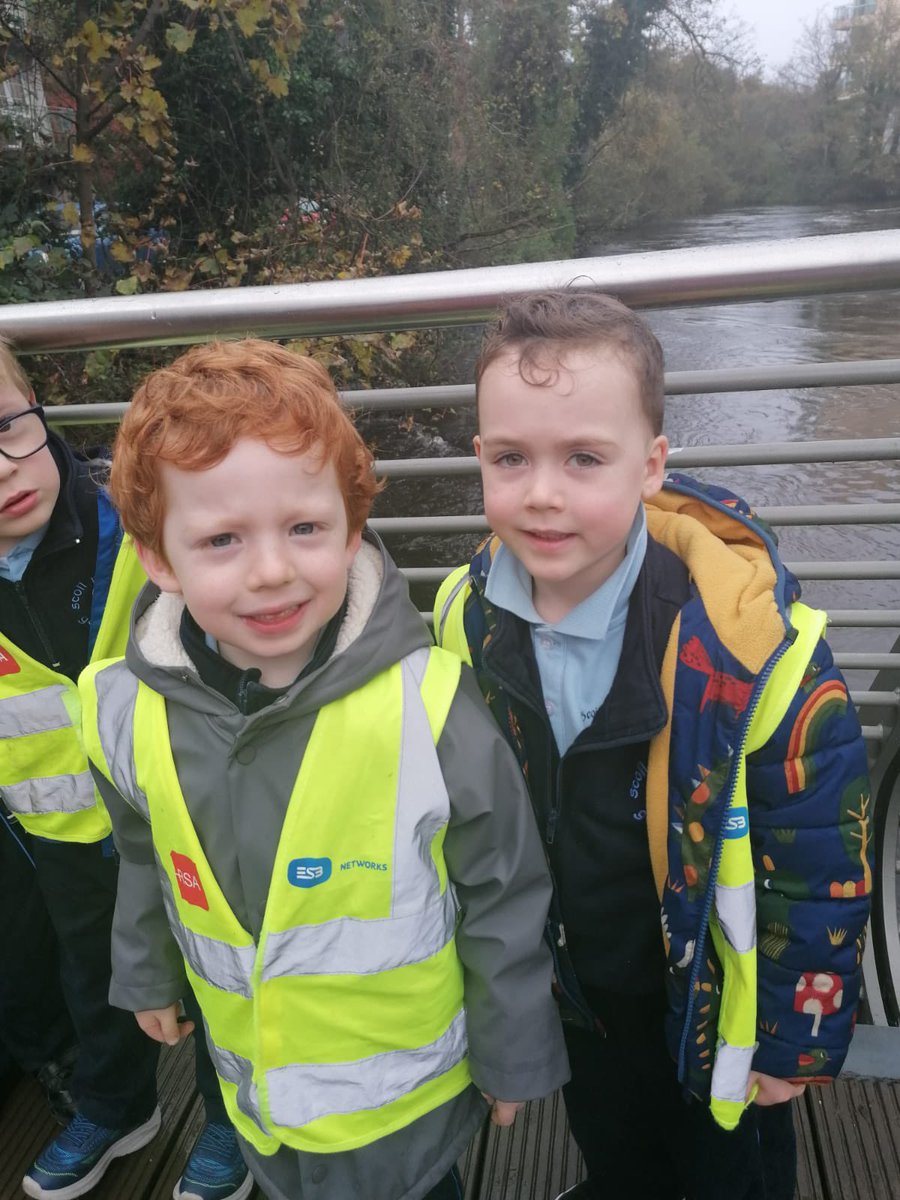 glasheenboys's tweet photo. Junior infants having great fun on a windy walk through UCC! Happy Friday everyone!! https://t.co/K5r3nPh7Yk