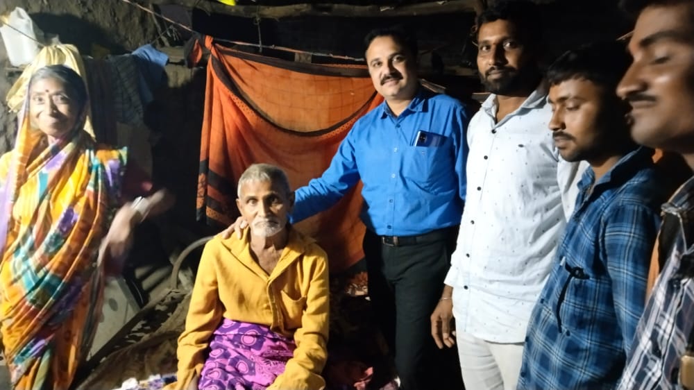 DrPrashant1081's tweet photo. राष्ट्रवादी युवक काँग्रेसच्या माध्यमातून गोंडखेड येथिल भगवान बाबा यांच्या फ्रॅक्चर झालेल्या मांडीच्या हाडाचे मोफत ऑप्रेशन करुन देण्यात आले. https://t.co/EBvMNSF0QB