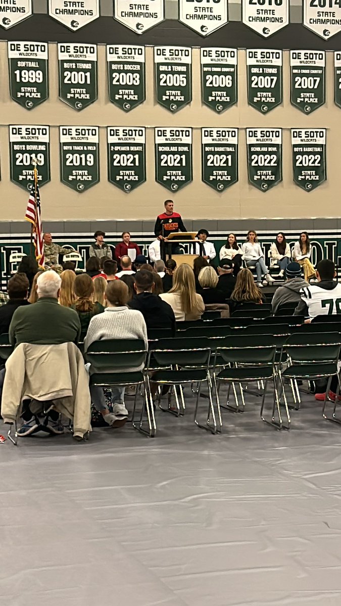 DeSotoWildcats's tweet photo. Special Veteran’s Day assembly at DHS featuring guest speakers Lieutenant Colonel Mark Leisten and Corporal Seth Budimlija and, via video, DHS staff member Lieutenant Colonel Michael Sullivan. https://t.co/uTyr8TEG0c