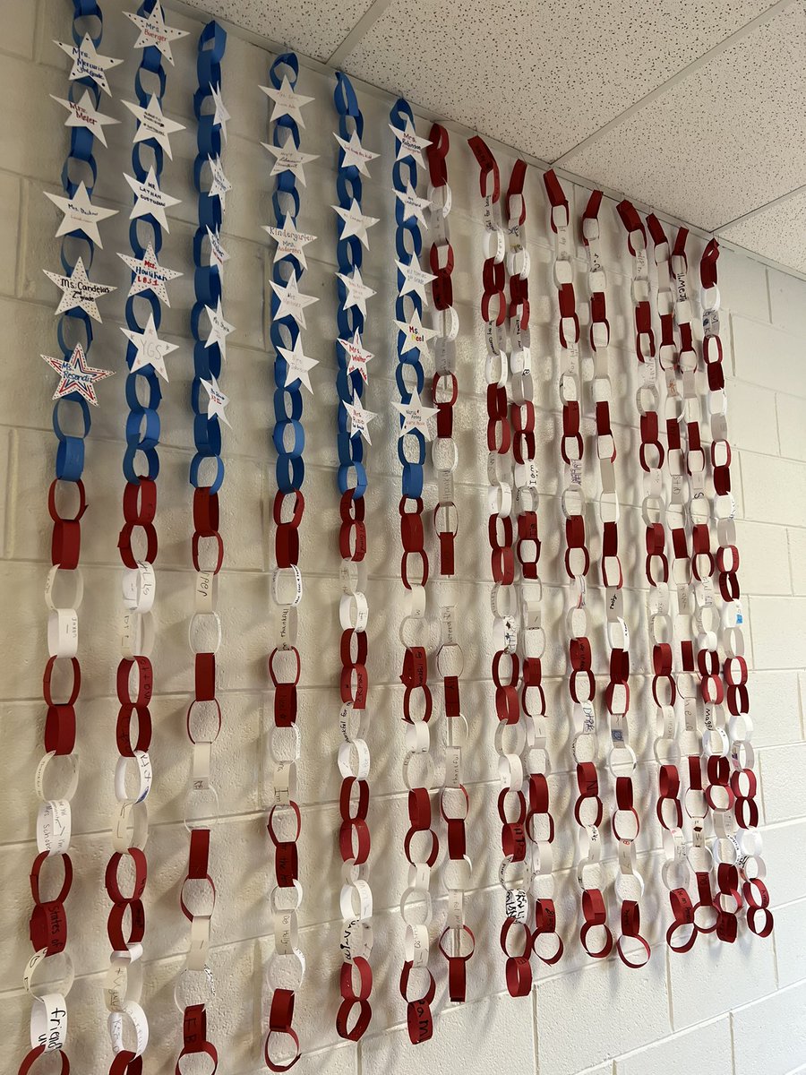 MrsSchoberYGS's tweet photo. Honoring our past and present heroes! Happy Veteran’s Day. #MarineCorps #Navy #Army #nationalguard #AirForce 💙❤️🤍 🇺🇸 https://t.co/jb7v4ftONX