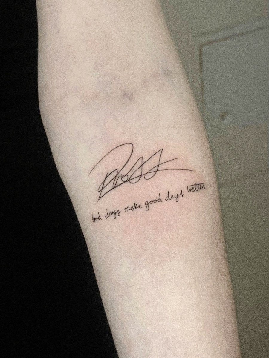 Hannah_H_44's tweet photo. Hey @RossLynch 
I kept my promise, I got it tattooed ❤️
Thank you so much for this
#vienna https://t.co/xyC2Iql0Fb
