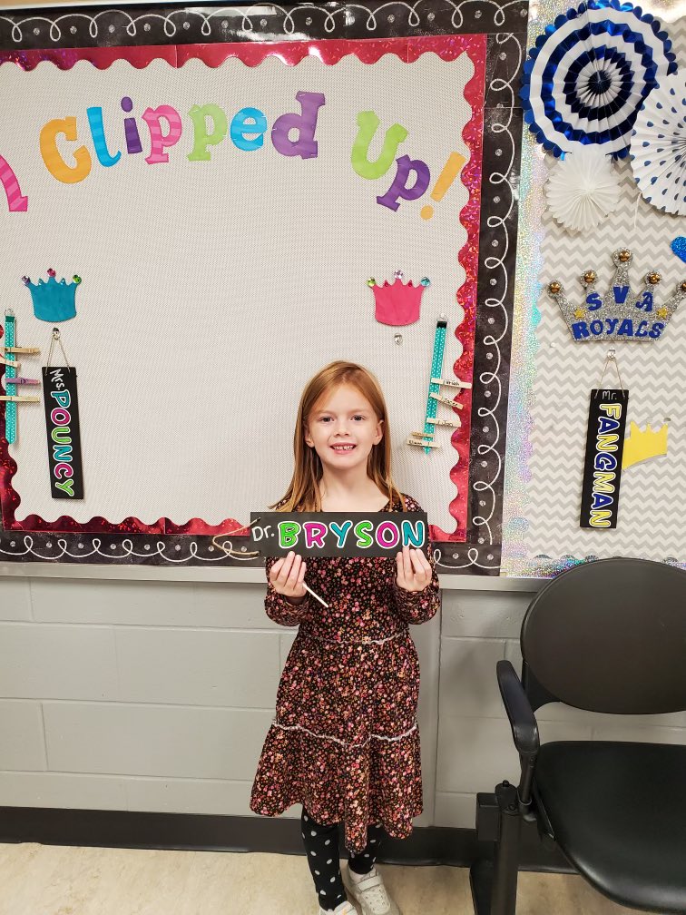 DrBryson23's tweet photo. Check out these Royal Rockstars! Clipping up to the AP! Way to go! #beRoyal 📎💙👑🌟 https://t.co/PRTeFqadxW