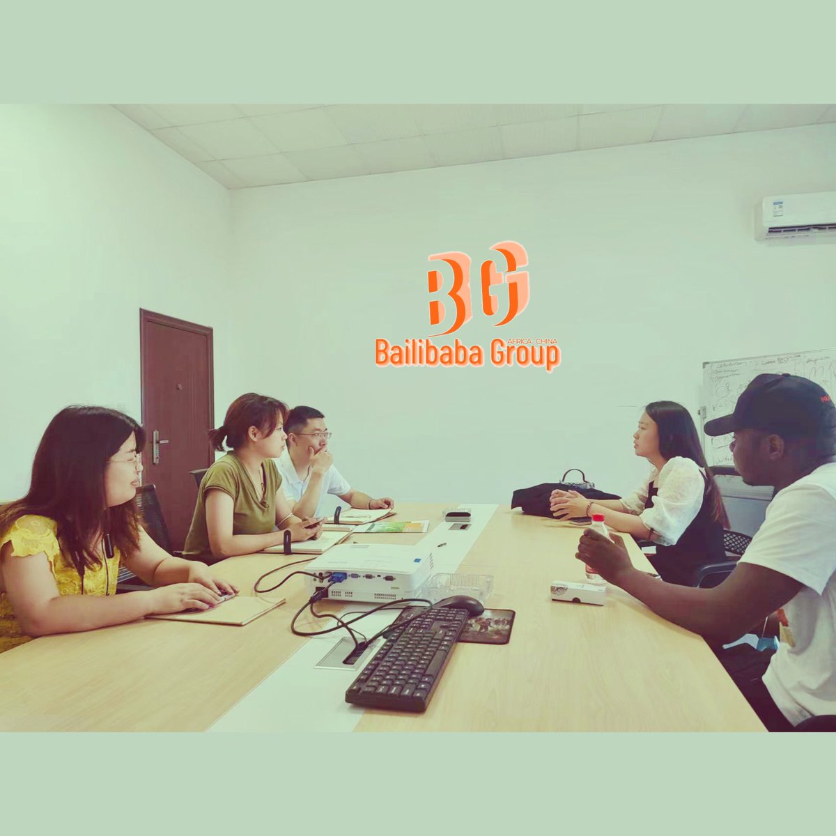 Bailibaba_Group's tweet photo. Tok Tok , c’est Bailibaba Group par le fondateur de @ShoppingoNiger
📍Nous sommes là pour vous faciliter l’accès au Marché de la #Chine 🏭📦✈️🚢
📍 Nous vous proposons aussi des Bourses d’études de 4 ans pour la #Chine 🎓🏫 https://t.co/DrIKNHf9kD