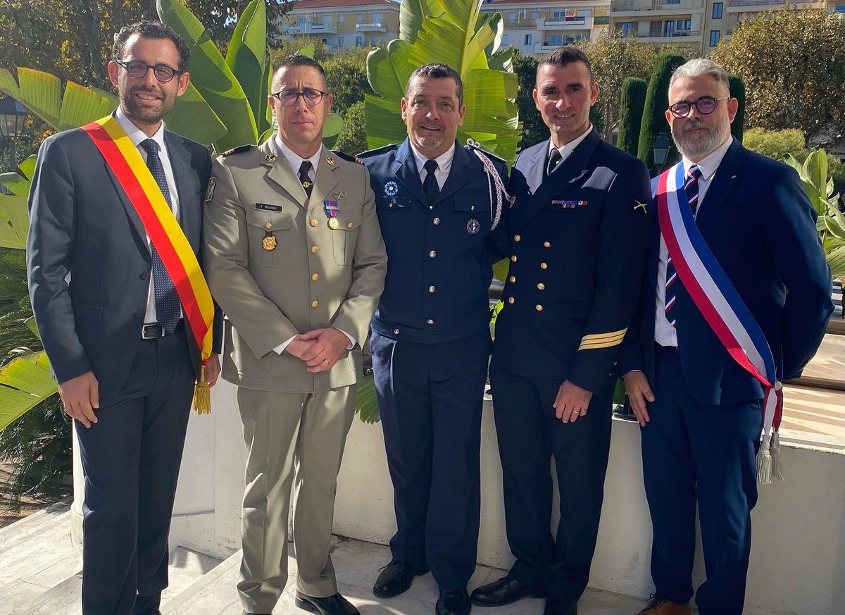 TBerettoni's tweet photo. En ce #11novembre, fier de remettre la gerbe de @MaRegionSud à Saint-Laurent-du-Var en hommage à nos soldats qui se sont battus sans relâche, avec courage, pour la 🇫🇷. 104 ans + tard nous n’oublions pas leur sacrifice, c’est notre histoire, c’est notre #DevoirDeMémoire. 

#slv06 https://t.co/s7relkCmWs