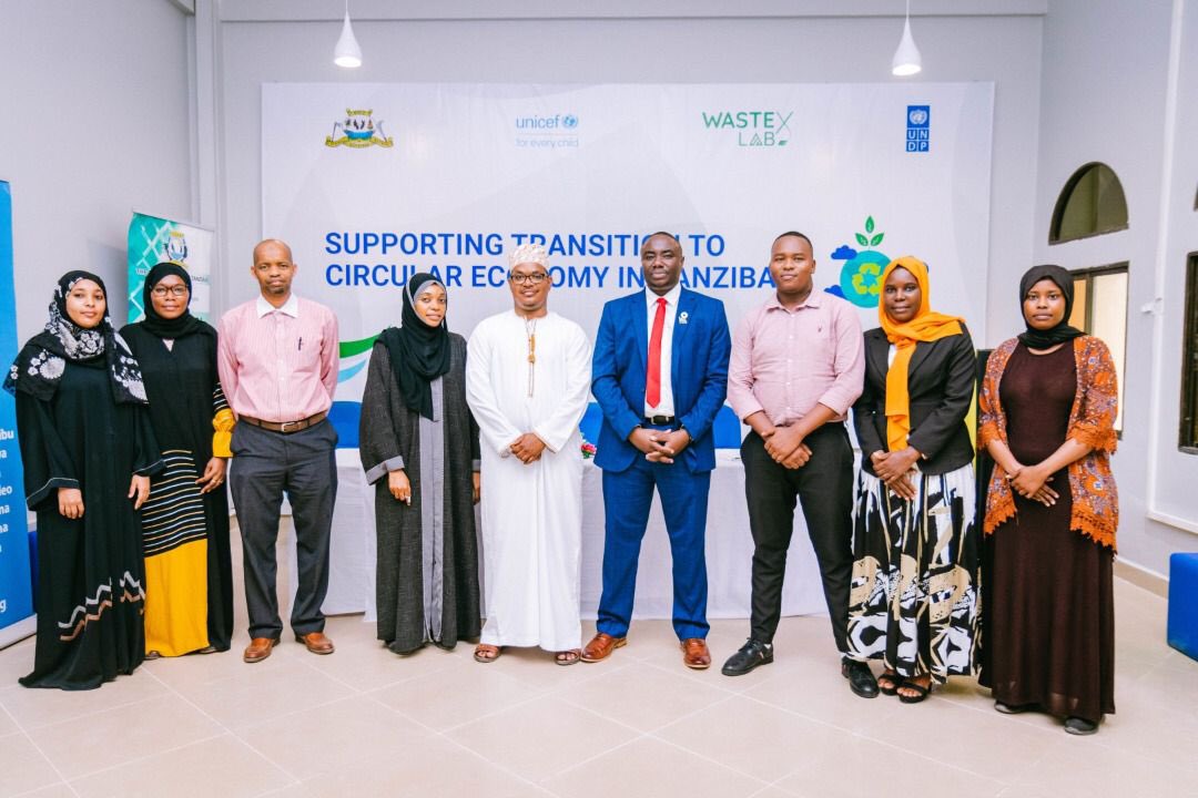 ZHerTech21's tweet photo. And the Blue Innovation Challenge has been officially launched today,…
This is an opportunity for #zanzibar to explore innovative solutions from youths in addressing various challenges faced by community focussing on blue economy and solid waste @NyandaPN   @Diwani7Dr #zerowaste https://t.co/iLkxiO0zAb