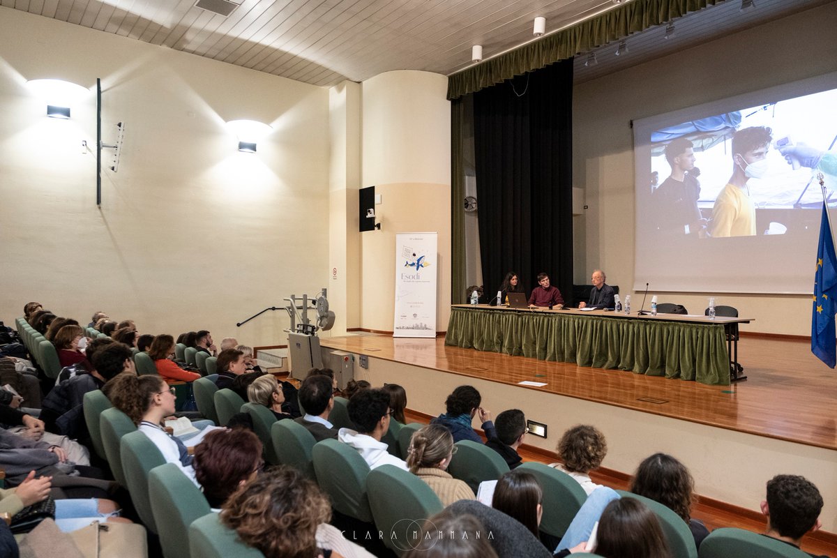 📌#IlGiornoDopoTorniamo - Gherardo Colombo ha commentato il corto animato "The Sea of Hope" di  Walid Salhab. Presente anche Cristiana Messina, autrice delle animazioni del film.
"Per un mondo non indifferente
Per il diritto di tutti"
facebook.com/moltefedi/phot…