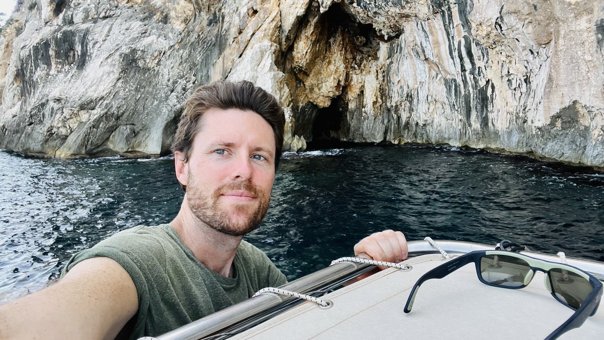 ExplorersClub's tweet photo. 📸1: Jeremy enjoying the views from the surface support boat
📸2: What do you think made these little tubes?
📸3: It’s important to provide scale to the size of species found
Jeremy La Zelle & Daniel Ortega's #ECFlag cave expedition for the @MGeneproject.
Takeover - DAY 21/30 https://t.co/RzivBDPJn8