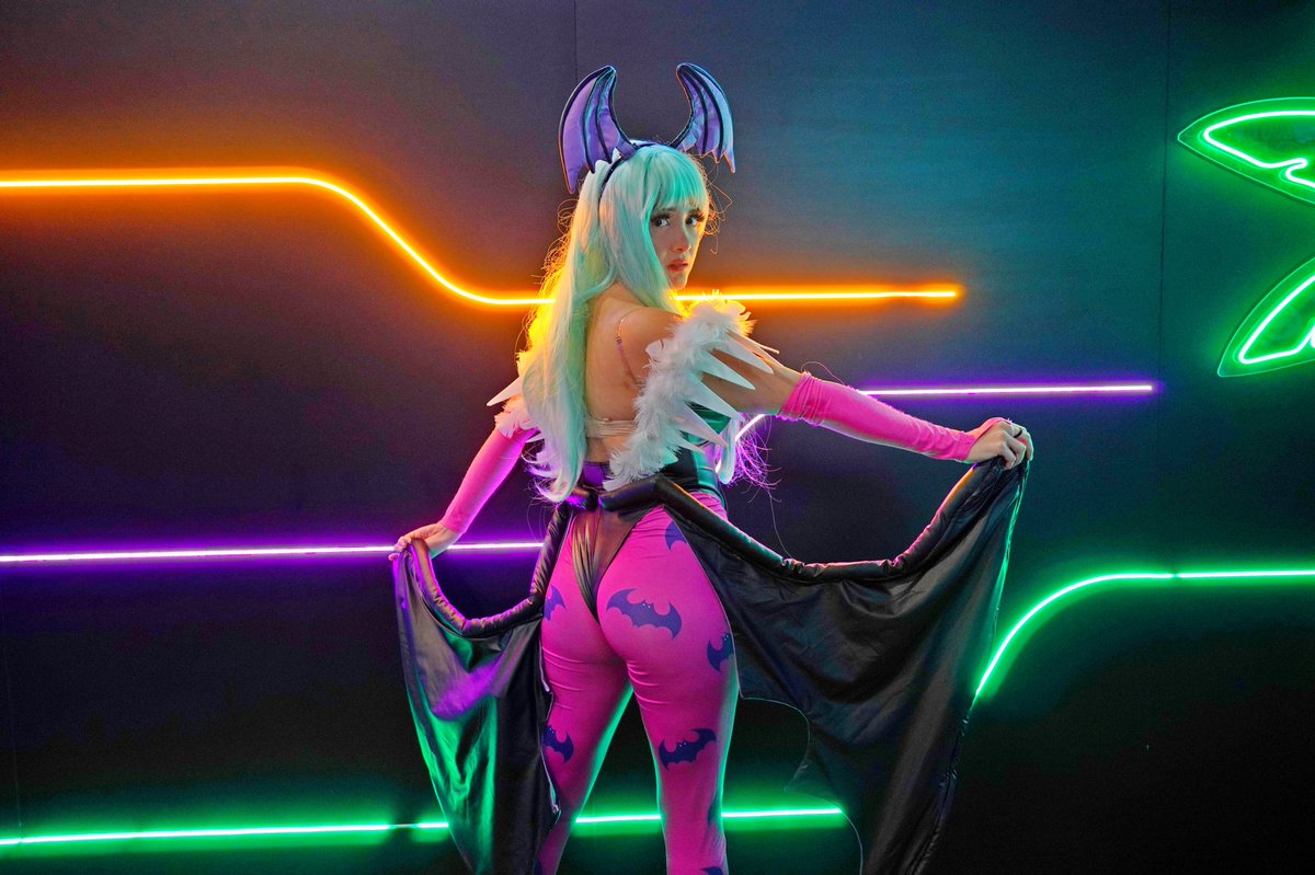 FerHimuraa's tweet photo. Pretty happy with my Morrigan cosplay at @EGS_Mexico . #MorriganAensland #Darkstalkers #Capcom #StreetFighter #Cosplay https://t.co/RroofFRYml