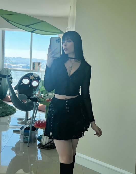 emo gf? fit check? should we kiss? https://t.co/aLegCLt3zo