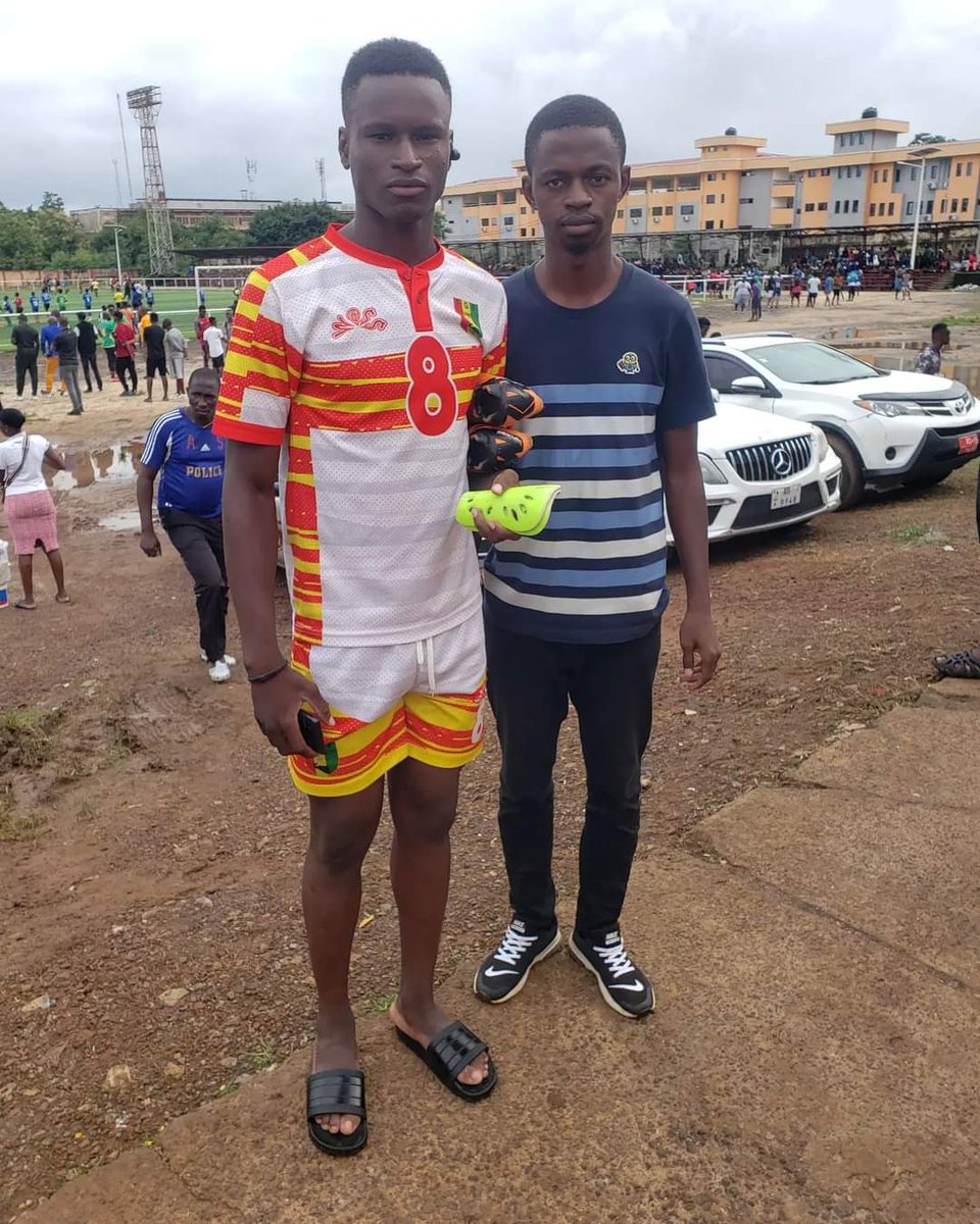 papi_sow2's tweet photo. [ DÉCOUVERTE ]
Comme je vous disais lors de mon séjour d détection en Guinée. 
Le crack vient de faire son baptême de feu au championnat professionnel guinéen "Ligue 1 Salam"

#diogokeita #masaycup #satellitefc #ligue1Salam #football #scout #scouting #scoutisme #guinee #club #caf https://t.co/xpQZEFBsXn