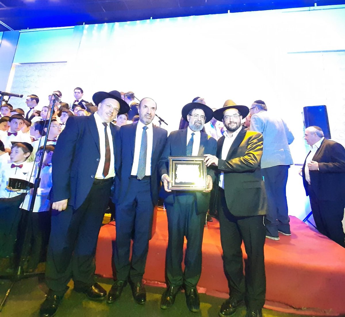 EliahuHamra's tweet photo. Anoche estuve presente en la Cena realizada en reconocimiento a la labor y trayectoria de personalidades destacadas de la comunidad Shaare Sión. Fue conmovedor compartir un momento de tanta alegría en un marco comunitario tan importante. https://t.co/yQgEMwQSx2