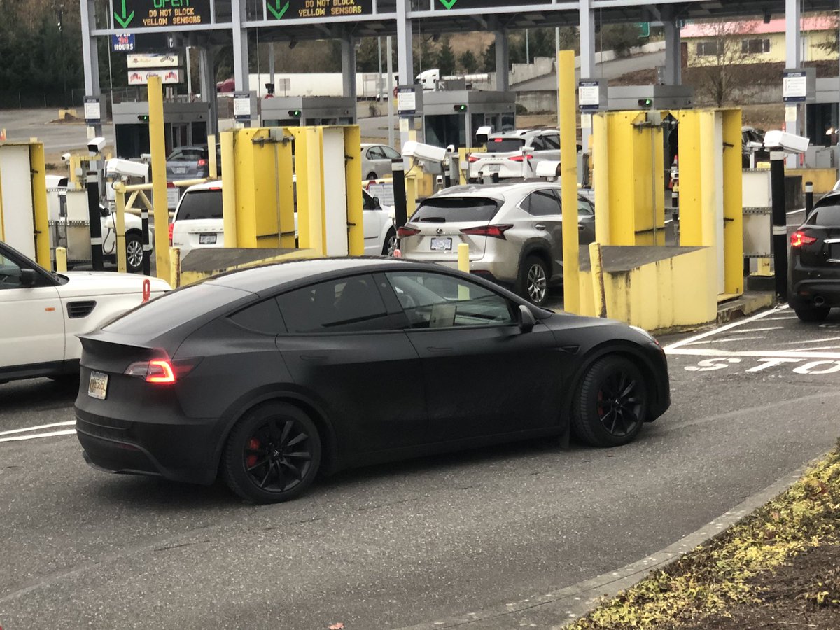 Garretthoughts's tweet photo. @MKBHD matte black Tesla https://t.co/Zu7KS8IZY7