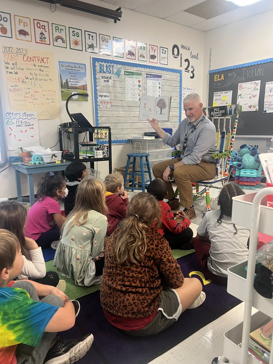 MsAllweinTweets's tweet photo. We had the best surprise mystery reader this morning, because it was our very own principal, Mr. Bowser!! He read “Stuck” and taught a really awesome life lesson at the same time. #SRESroos https://t.co/Tl6Z0bzxqe