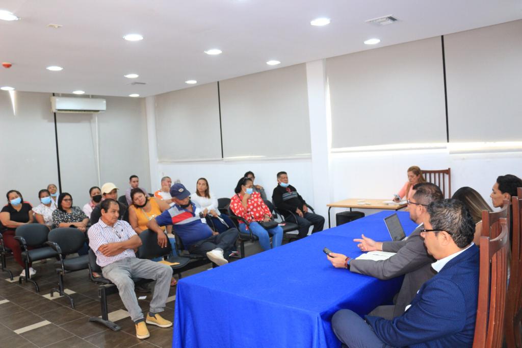 mauricio_salem_'s tweet photo. 📍LOS RÍOS - junto a la Gobernadora @Connie_maily nuestro Gerente Zonal 5 @ricardocampanat dialoga con dirigentes agrícolas sobre #Crédito1X30 y demás líneas ✅

@BanEcuadorBP y el Gobierno del Presidente @LassoGuillermo siempre en territorio respondiendo a los ecuatorianos 🇪🇨🫂 https://t.co/SuyGwTl3a4