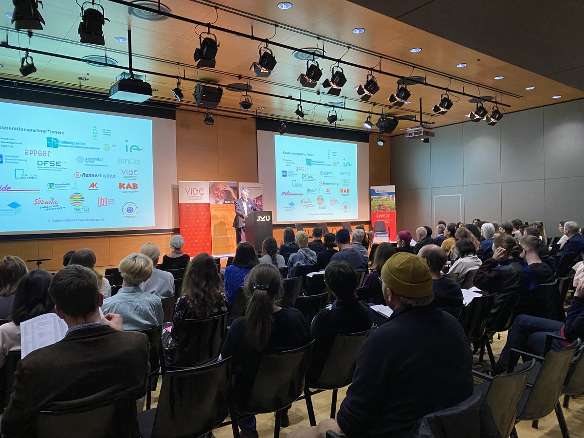 Die 8. Österreichische Entwicklungstagung #ET2022 wurde gerade feierlich eröffnet! Wir freuen uns auf die kommenden drei Tage. Gerade diskutieren die Referentinnen des #Eröffnungspolylogs mit den Teilnehmenden. Auf #Instagram &amp; #Facebook nehmen wir Euch übrigens live mit! 🤩