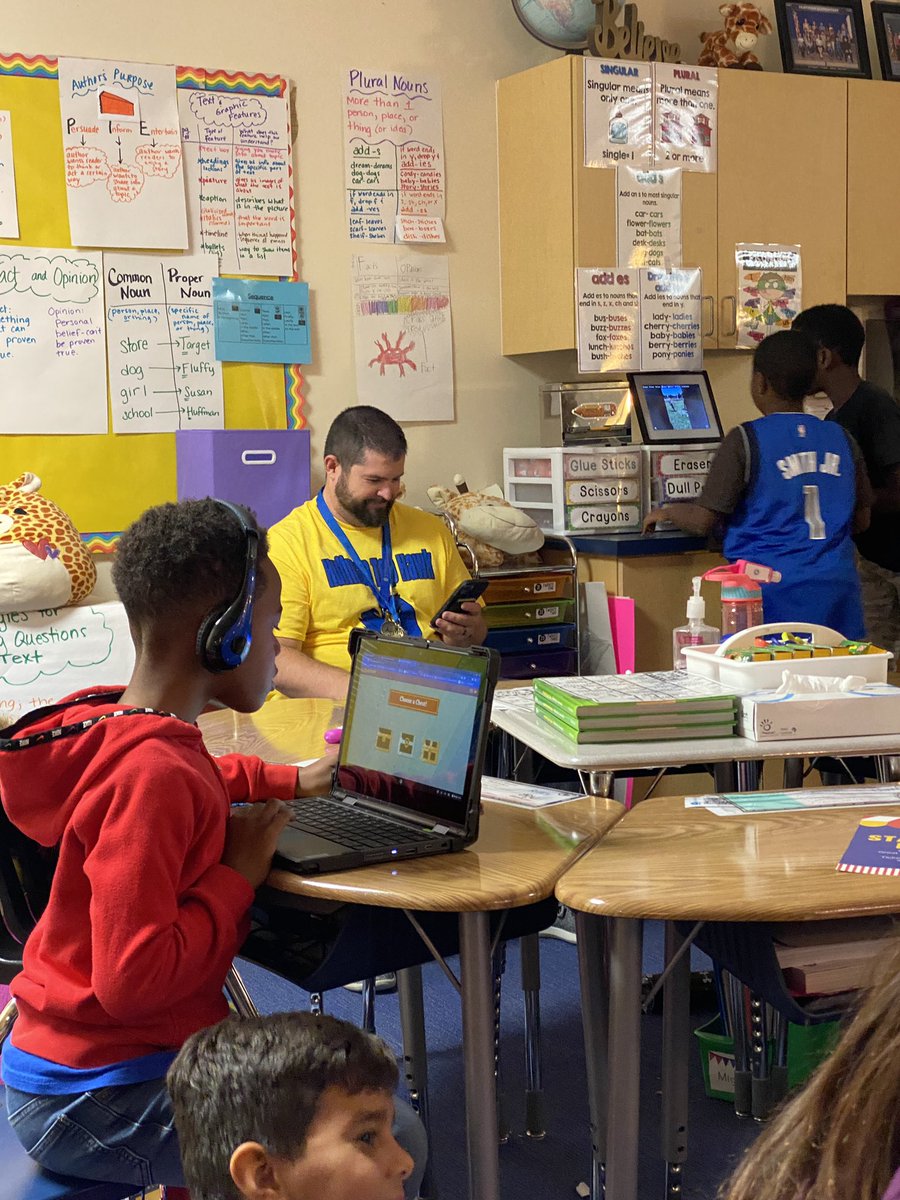 MrsSchwartzie's tweet photo. Our Top Hawk is competing with the 3rd graders in a friendly game of Blooket for inside recess! #HuffmanbyChoice #thirdgrade #tophawk https://t.co/8tOrYCcVFT