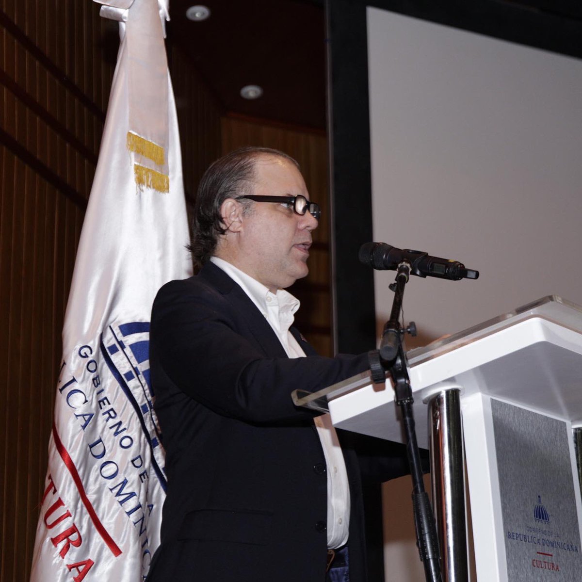 FilSD2022's tweet photo. Anoche tuvimos la apertura oficial al Festival del Libro y la Cultura —Puerto Plata 2022.

¡Ven y disfruta de una propuesta literaria y cultural con toda la familia este 11, 12 y 13 de noviembre!

#FILPOP2022 #UnMardeLibros https://t.co/EtfL2q9Y6k
