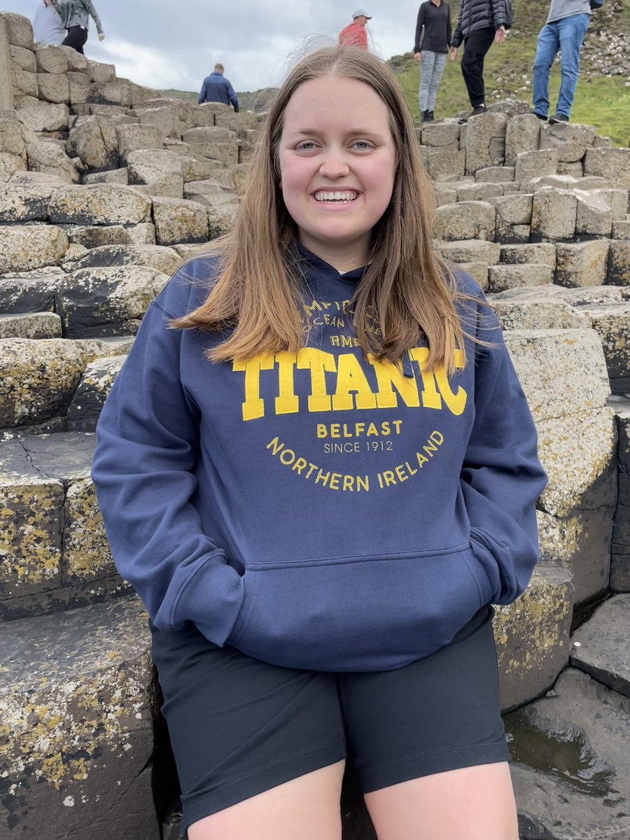 UoE_MarineMSc's tweet photo. #MeetOurPod — Katie K from Utah, USA! She fell in love with the ocean while night snorkeling on Catalina Island, and while she gets seasick, it hasn't stopped her from wanting to study marine mammals, coral reefs, and the conservation of her favorite animal—the green sea turtle! https://t.co/ltKwk3ucik