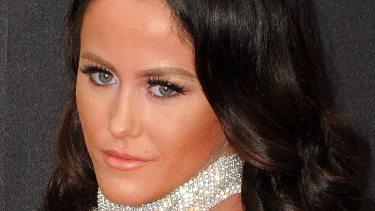 Monsters & Critics: Teen Mom 2: Jenelle Evans shows off the results of her 4-hour hair transformation https://t.co/U5AEtjJd4T #crime #news https://t.co/vO50QYSFfn