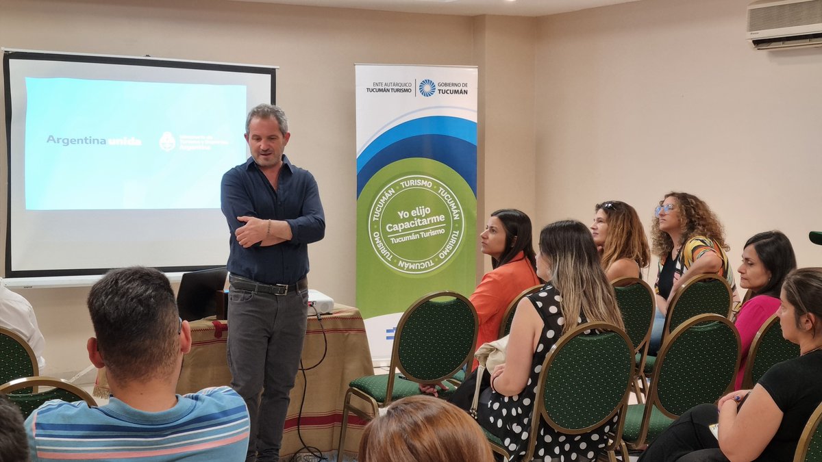 PrensaTucTur's tweet photo. 🎙️ "La idea es abordar estrategias y acompañar a la gente para que cada uno lo pueda aplicar en el marco de su propia actividad", remarcó el capacitador @AndreZiperovich. https://t.co/bZE633C14K