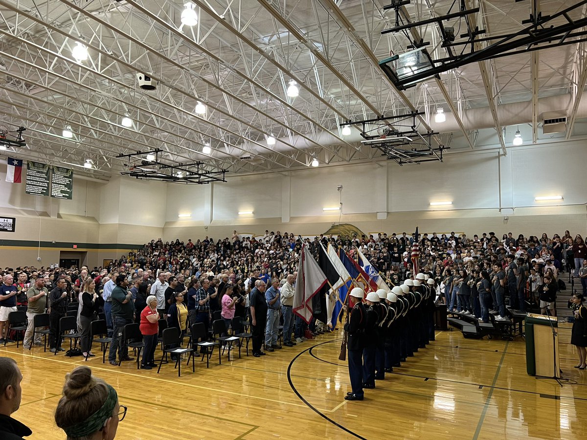NurseCLHS's tweet photo. Once again, a fabulous Veterans Day ceremony hosted by our CLHS JROTC. Thank you all for your service! @CLHSHawks https://t.co/crTXOfemRV