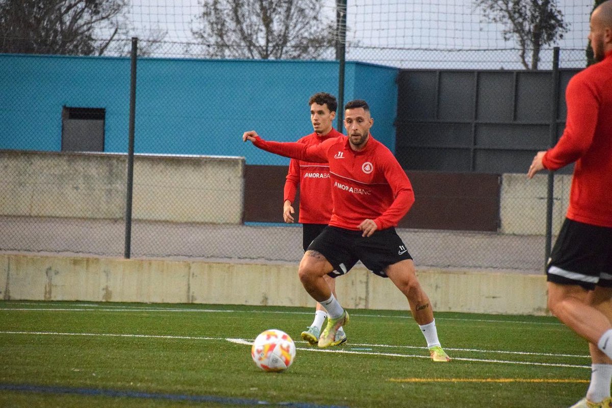 fcandorra's tweet photo. ⚽️ Entrenament previ al partit de Copa de demà al Camp de Futbol Torre dels Enagistes

🙌🏻 Gràcies @cd_manacor pel tracte!

#SomTricolors 🔵🟡🔴
#Morabanc 
#LaCopaMola https://t.co/U4jl04qouR