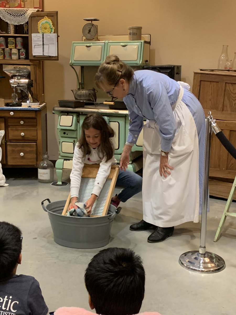 DawnRoth77's tweet photo. Had the best field trip at the Frisco Heritage Museum. @HospElementary @PrincipalElse #FISDmadetoshine https://t.co/39s4yPIl0X