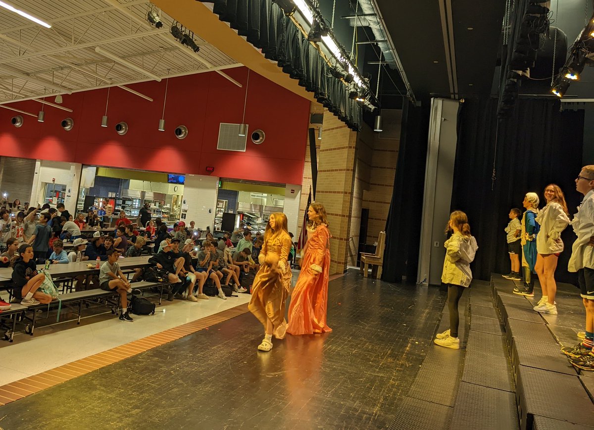 LTMSdrama's tweet photo. 6th grade lunch got a surprise Broadway Knights preview today! 👏 https://t.co/HCuzGRHJ8g