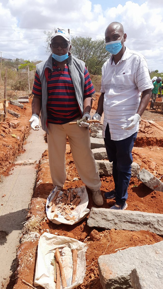 _BillOtieno's tweet photo. Mass grave believed to be of Africans who died in #WW1
has been discovered in Taita Taveta, Kenya. Number of remains had chains and some ornaments.  1 million Kenyans died in the great war. 
@Taitahillresort @NatGeoTV @NTVnewsroom @DiscoveryEd
#RememberanceDay
#ArmisticeDay https://t.co/fqiTc6ULgp